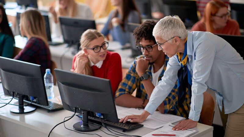 Alternance lors de votre BTS SIO : les atouts pour construire votre carrière informatique